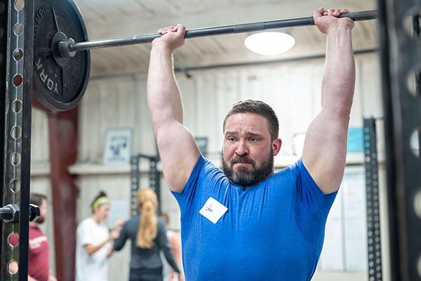 lifter locking out his press