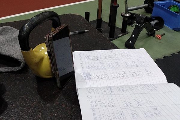 kettlebell supporting a phone for a video recording