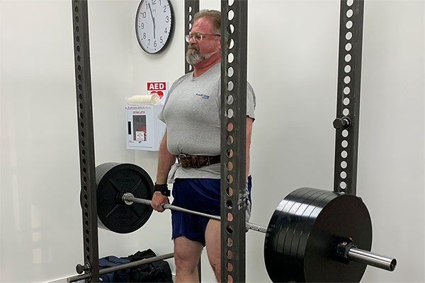 a lifter locks out a heavy pull