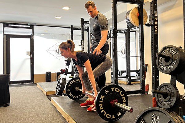 steve ross coaches a lifter on the deadlift