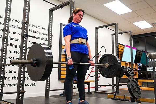 aimee locking out a deadlift