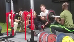 karen gue 150kg squat